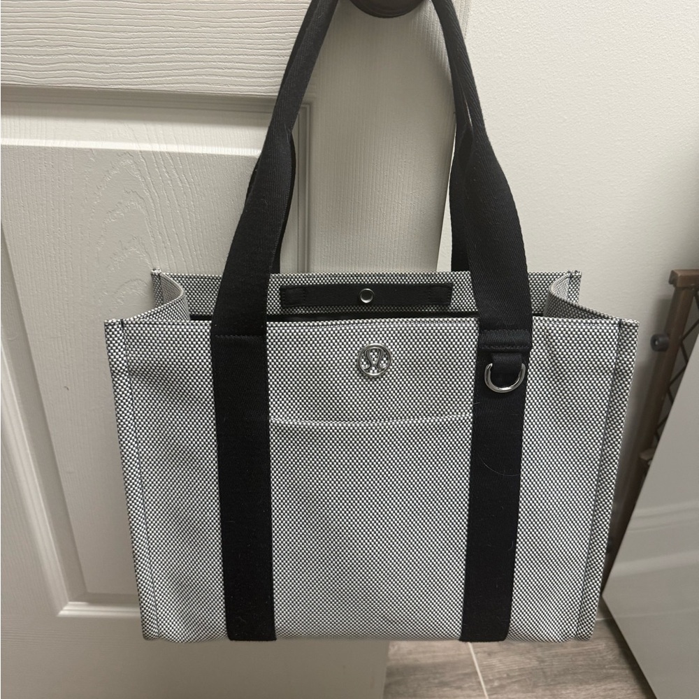 Lululemon Athletica Black and White canvas Tote 10L